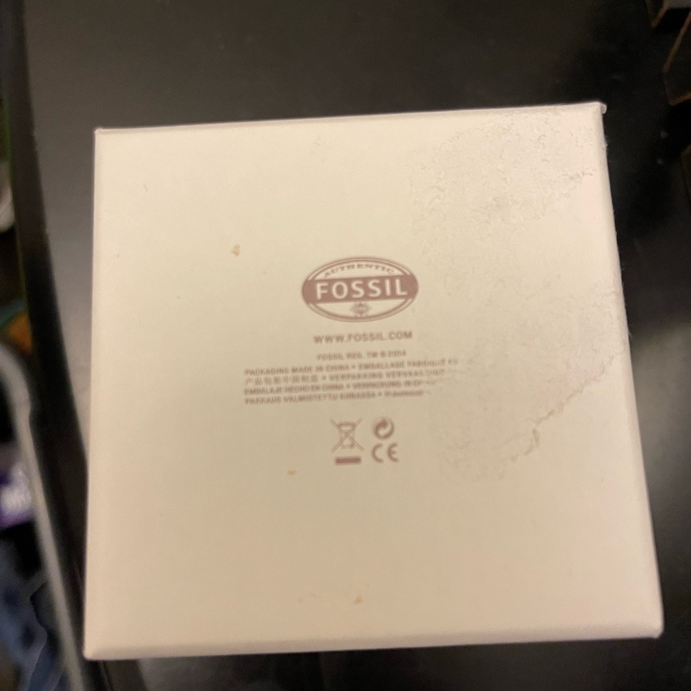 Fossil womens watch. New in box with tag and unworn - Picture 3 of 3